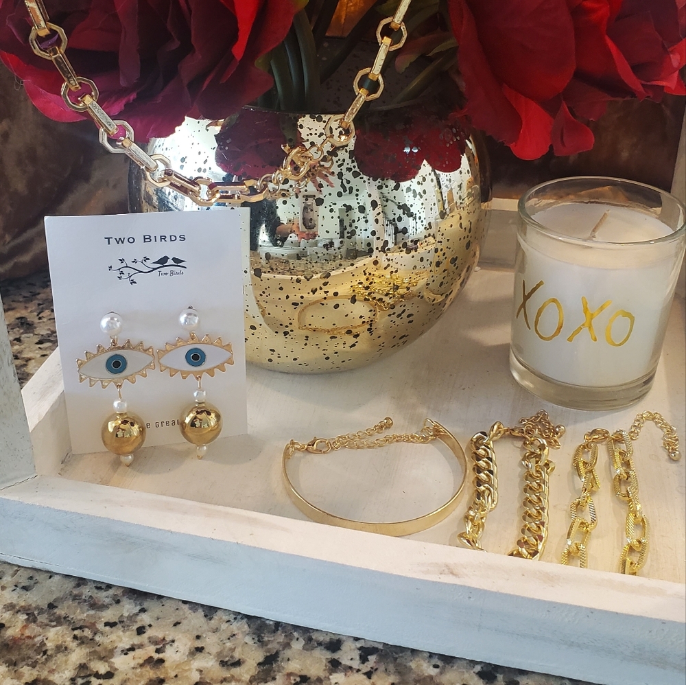 Gold toned Valentines Day set